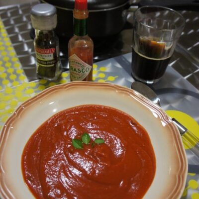 Receita do dia: sopa de tomate apimentadinha