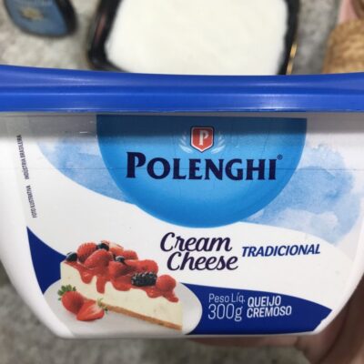 O novo cream cheese Polenghi e a receita de  Cheesecake de pera coberta com chocolate