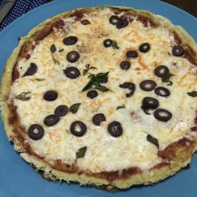Pizza de couve flor da Bru Calderon