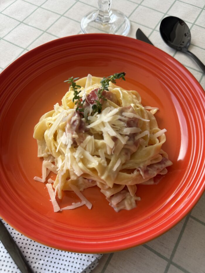 Fettuccine com laranja e parma